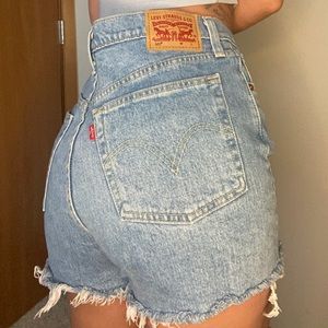 Levi high waisted shorts